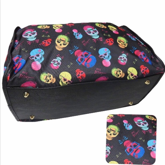 Betsey Johnson Skull Party Large Duffel Weekender - Picture 4 of 8